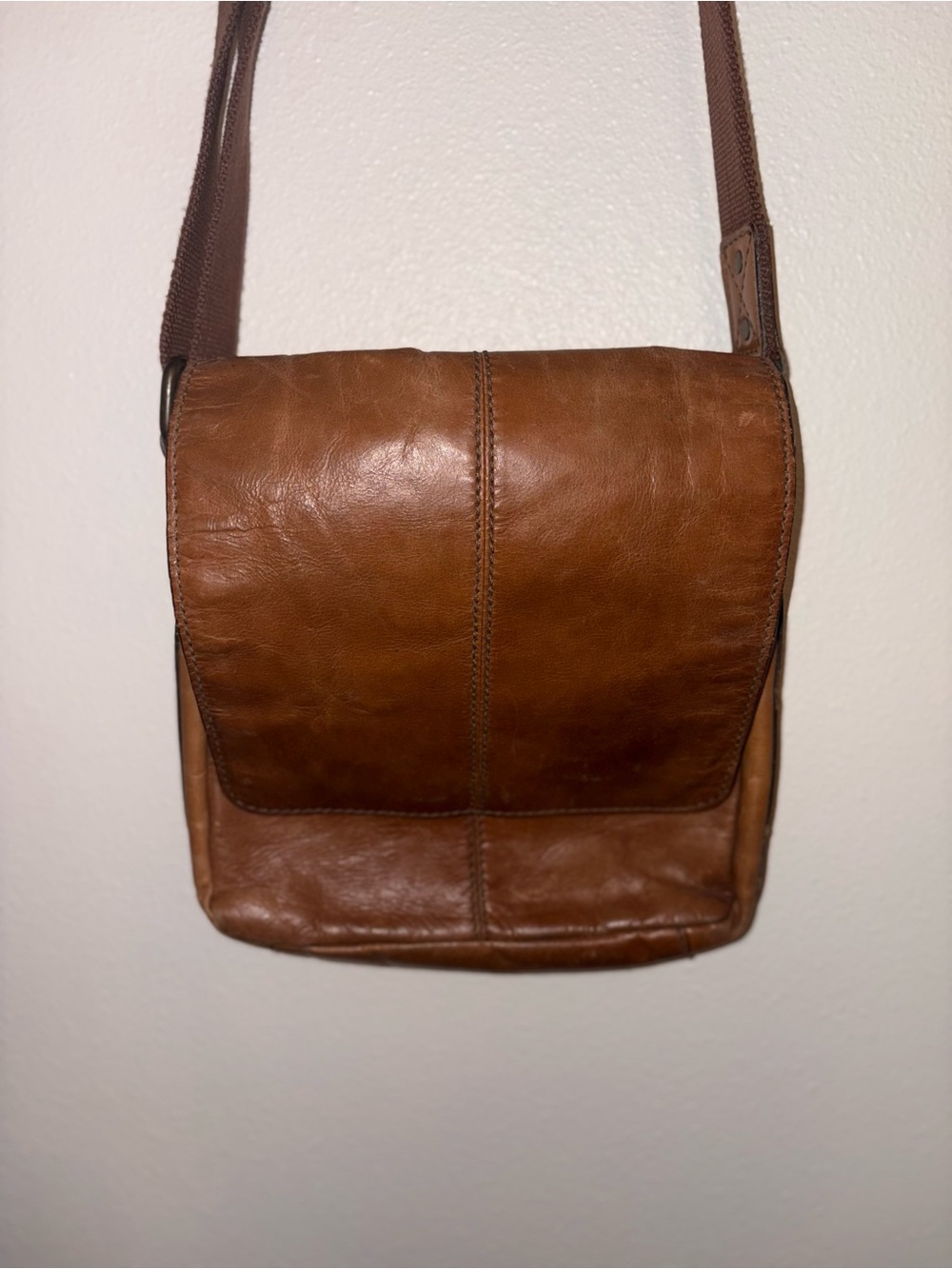 Fossil Vintage Brown Leather Messenger Bag Crossbody Shoulder Satchel Flap Med